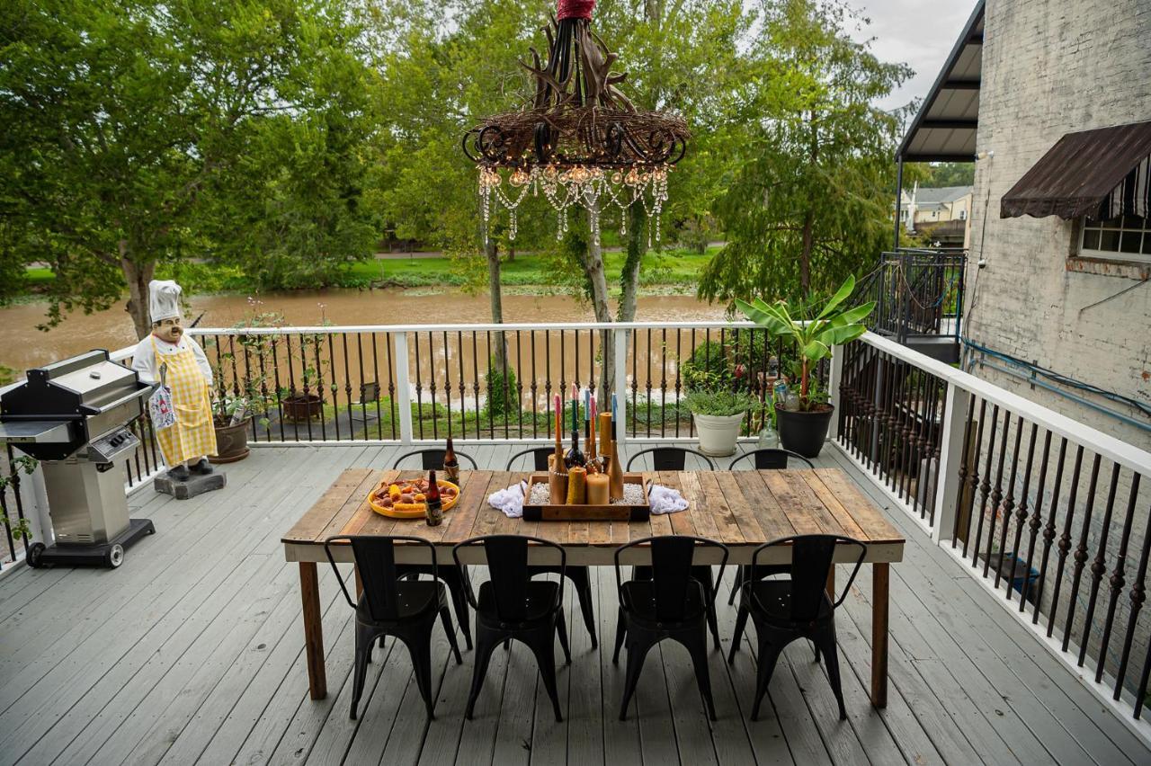 Chateau Royale, Pet Friendly, On Bayou, Downtown! New Iberia Exterior photo